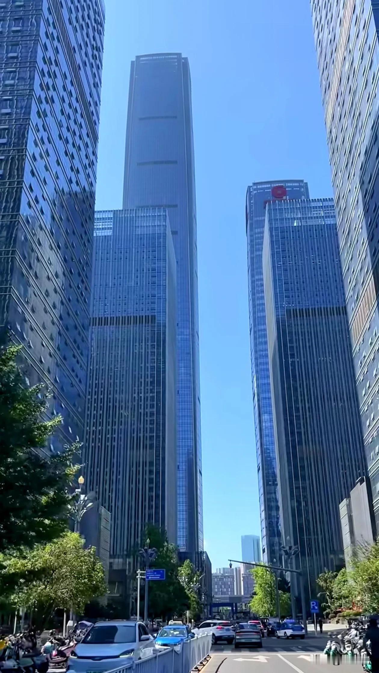 杭州看到贵阳的城建，是不是很羡慕，是不是该反思？杭州在城西规划了一栋最高楼，结果