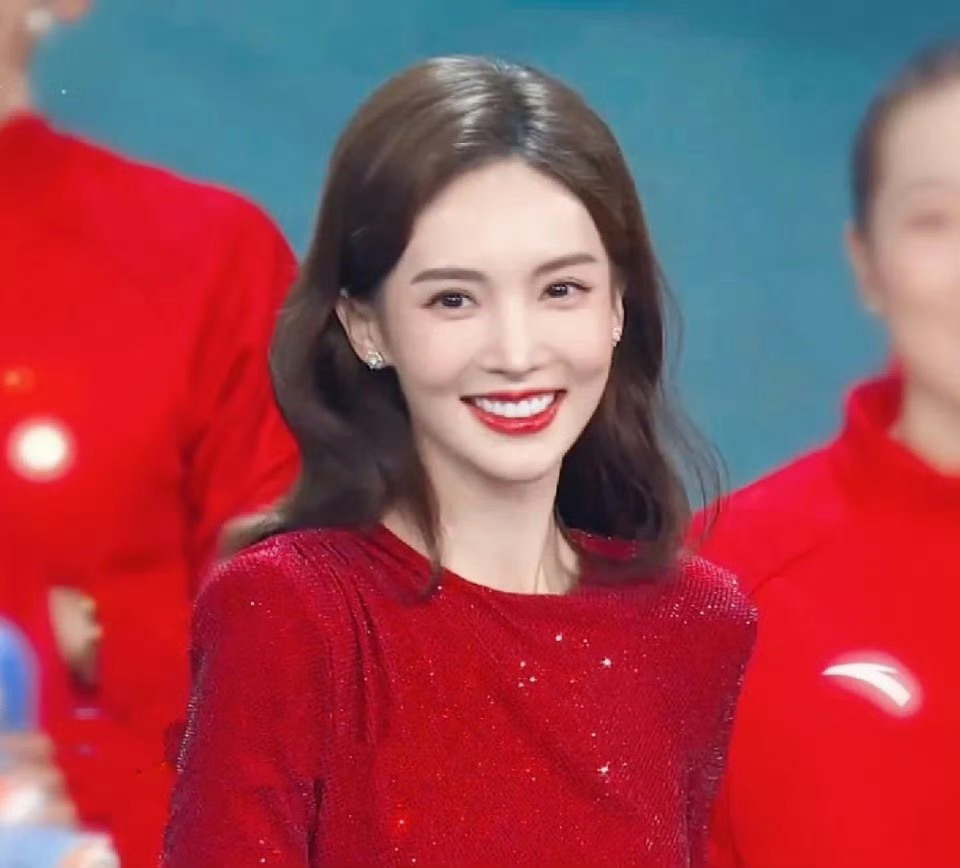 人美心善的金晨  和姐姐一起驰援广西金晨驰援广西灾区