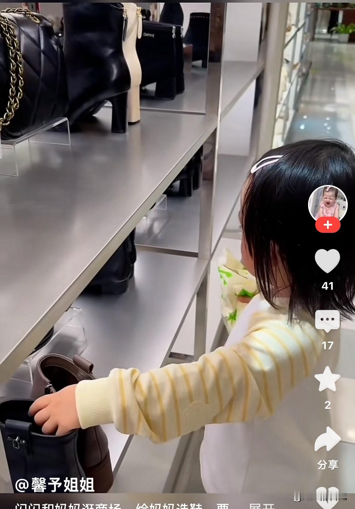 闪闪这么大点就会骗人了，一点也不真诚，回家几天，就被姥姥带带开始忽悠人，画大饼了