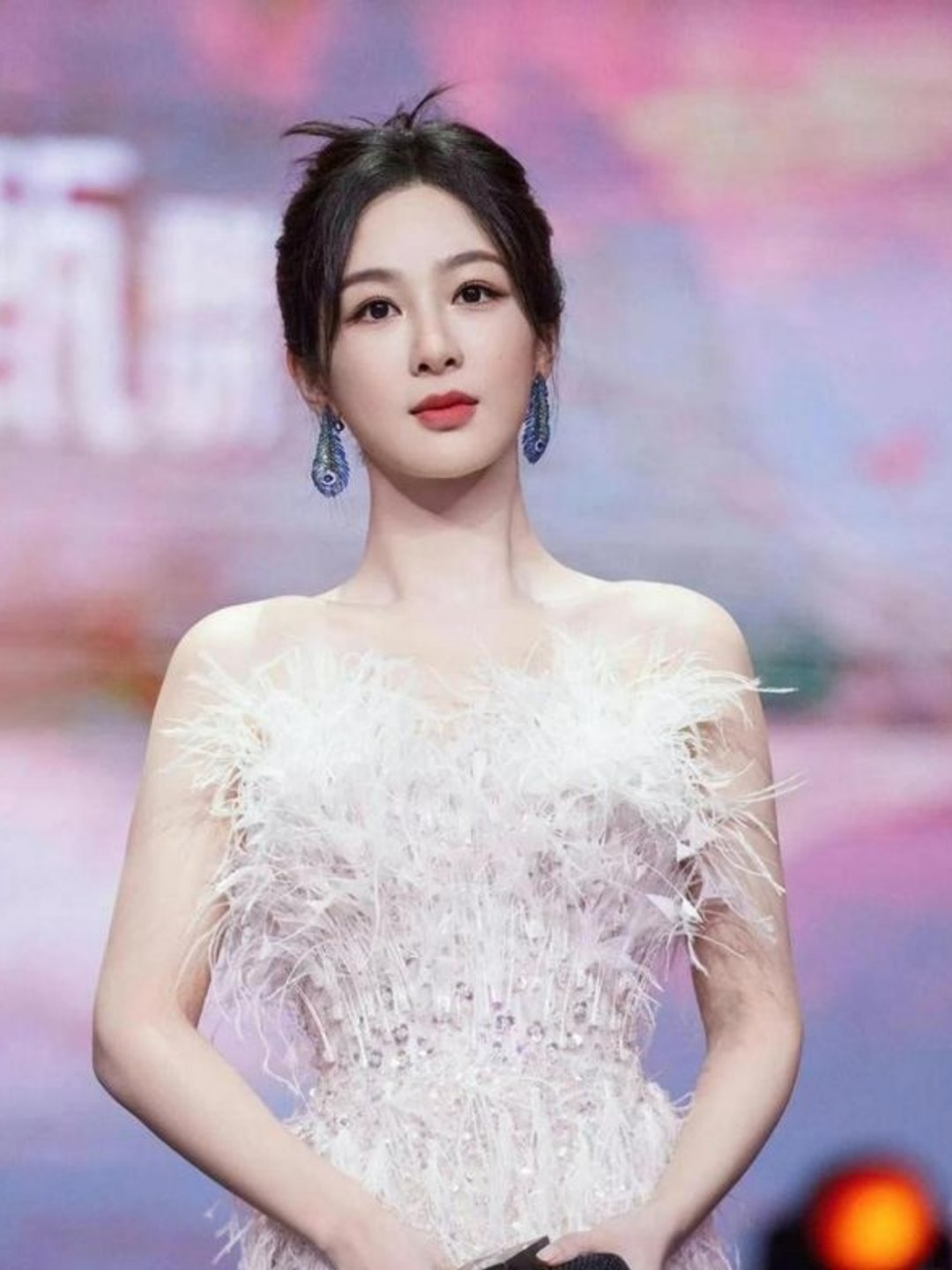好多人发文祝贺杨紫杨紫白玉兰视后 杨紫凭借《生命树》获得第31届上海电视节白玉兰