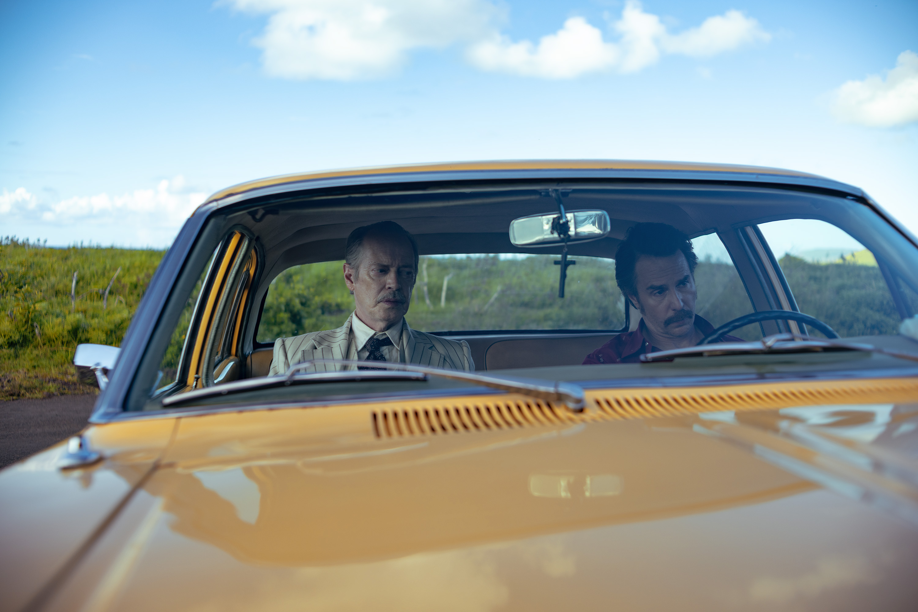 马丁·麦克唐纳执导的新作《野马九号》的首批剧照。本片由约翰·马尔科维奇与山姆·洛