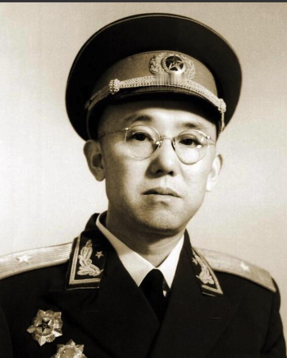 1939年，新四军追汉奸竟误闯上海虹桥机场，眼前4架日军飞机静卧草坪——廖政国一