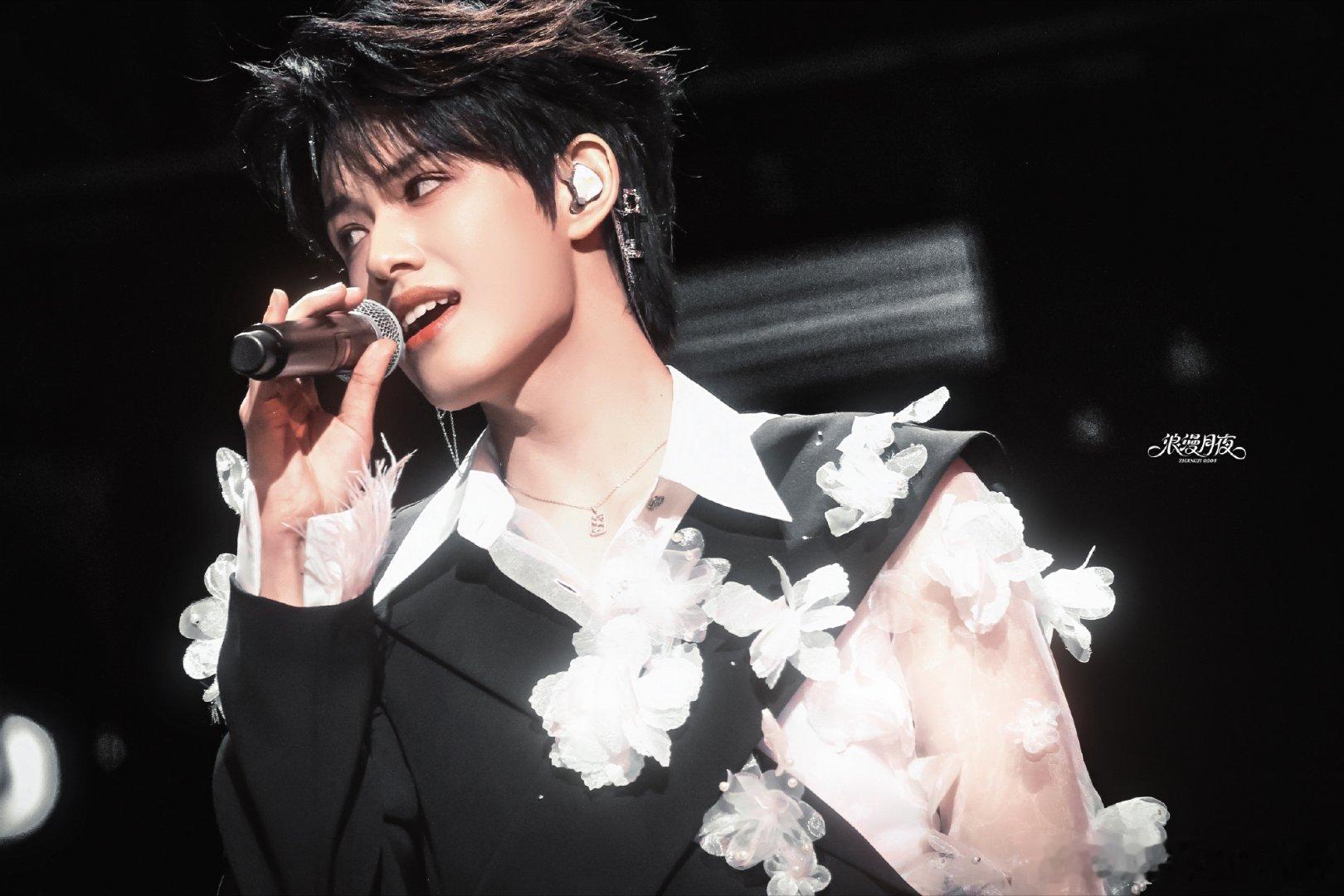 张极转音转强混转头声耳机党当场阵亡！张极这个转音是真实存在的吗？丝滑得我鸡皮疙瘩