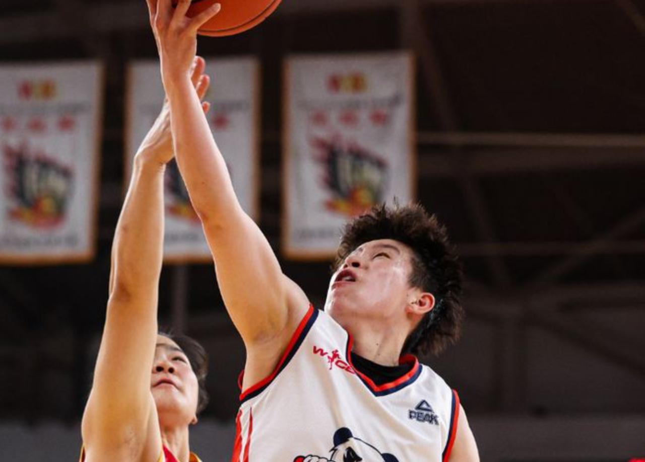 四川女篮3-2山西夺冠，李缘FMVP！
WCBA总决赛抢五决战，硝烟散尽、尘埃落