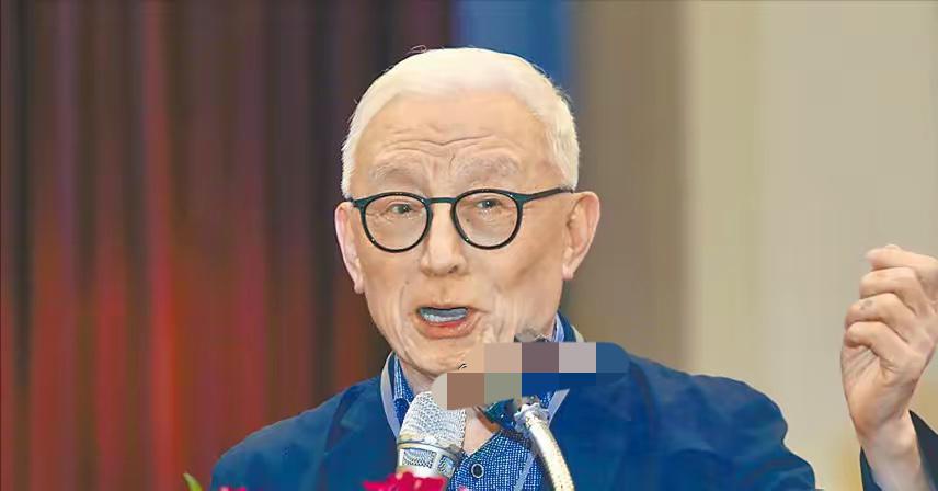 “台独”顽固分子曹兴诚再抛谬论。

这老家伙真是越活越糊涂了。他前两天又在那儿胡