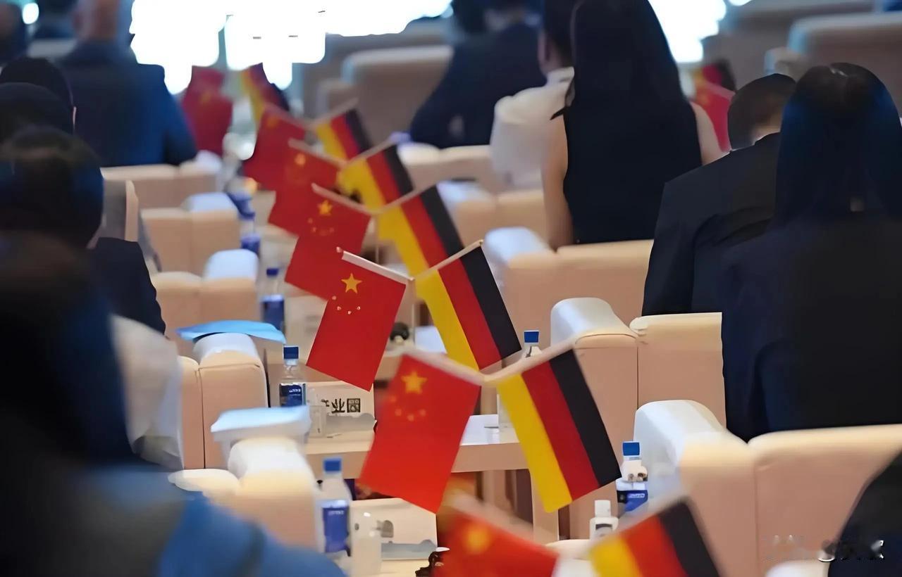 德国秒变反华急先锋

德国这个国家，曾经两次掀起世界大战，历史上留下了沉重的阴影