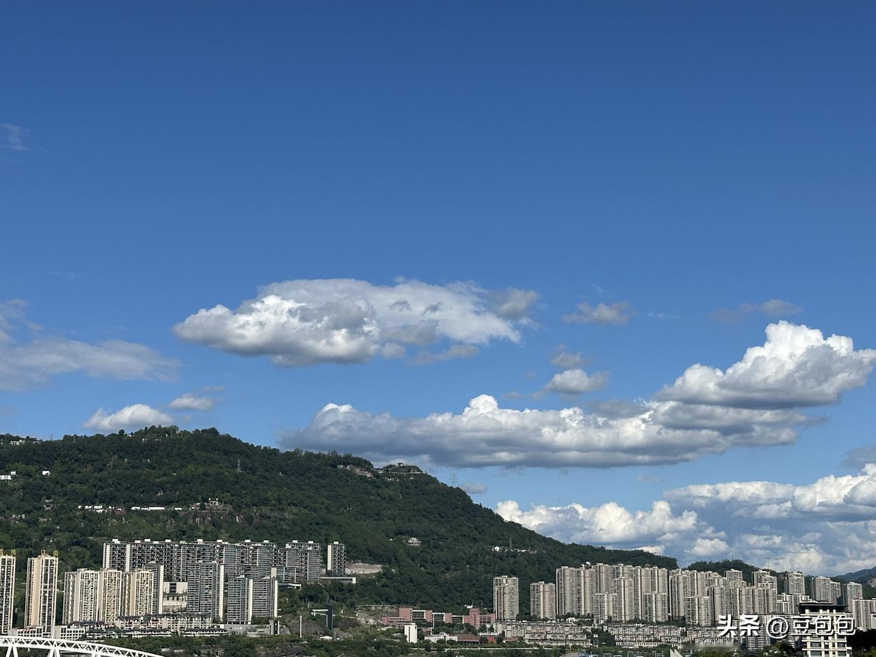 分享一张你手机里近期拍的风景照今天的云有没有大片的既视感？（请忽略我的拍照技术[