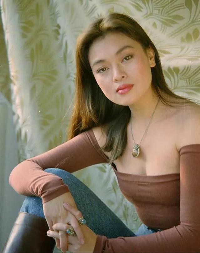 2000年，史可和洋老公出门逛街，遇到了前夫，史可和洋老公说：“你看，那人是我前