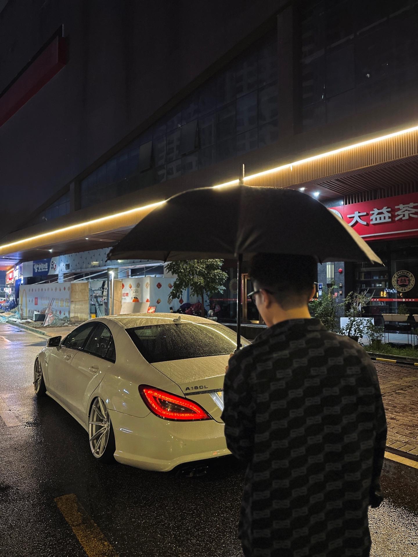 你又开始扮演一个把爱看淡的人 但其实得到与失去对你来说都很在意