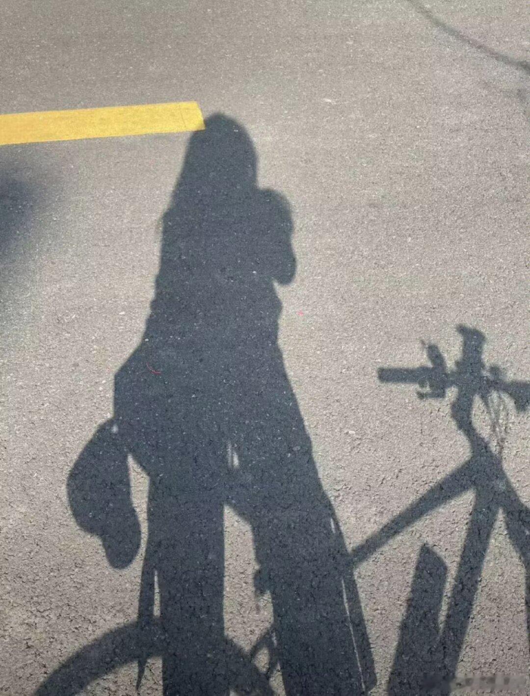 人生实在是太过短暂且脆弱了这种觉察虽然沉重，但也是很多人开始重新审视生活意义的起