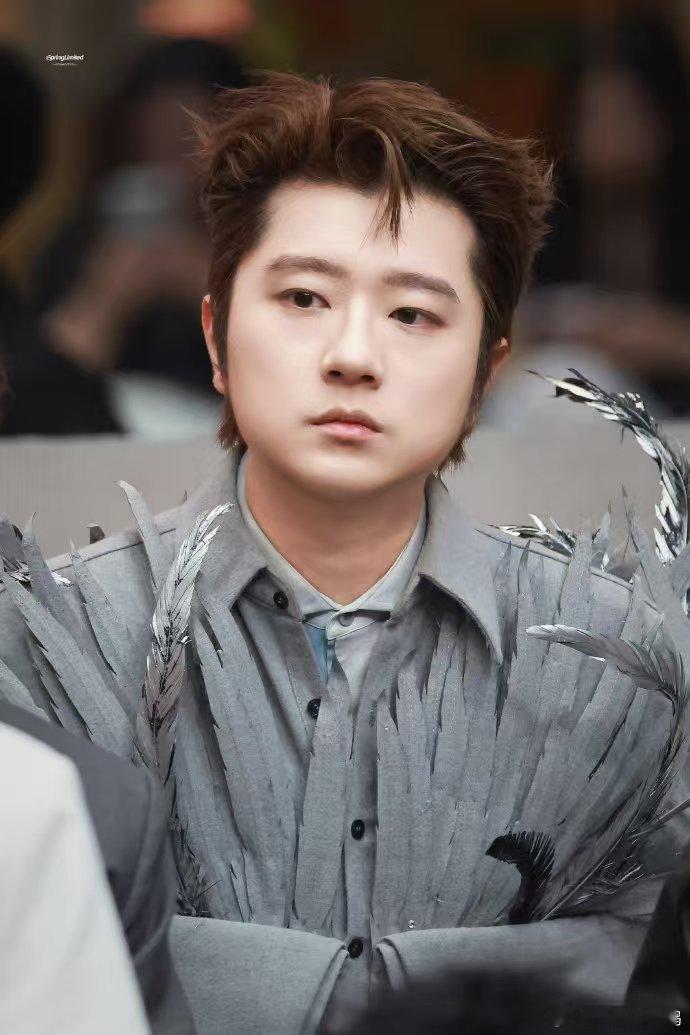 全网质疑王以太体脂率粉丝贴脸质疑王以太体脂率全网热议的体脂话题线下兑现，粉丝接下