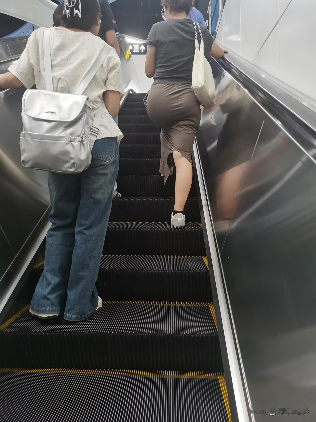 我真的没有偷拍别人的不良嗜好，只是想以此提醒下一些女性同志，出门在外一定要注意形