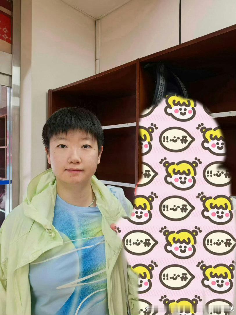 她好可爱 