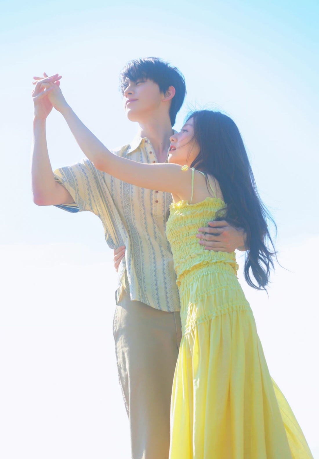 敖瑞鹏李兰迪发了芭莎大片，太甜了[流鼻血]一定要二搭！双强组合快来看朝雪录！ ​