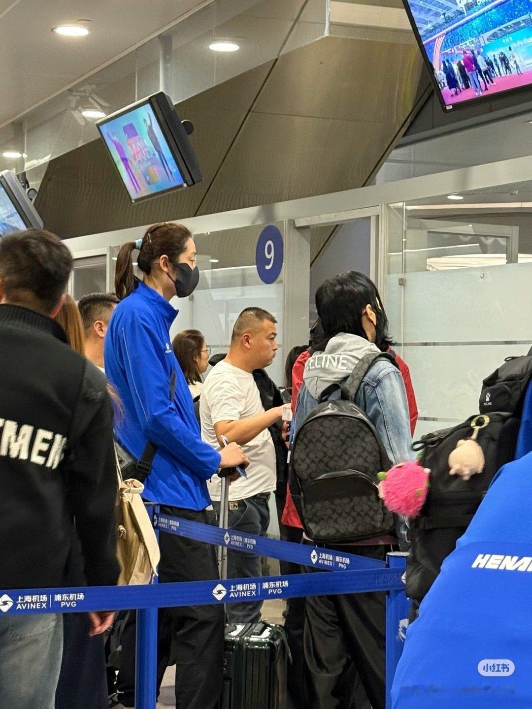 【河南女排抵达澳门参加全运会】

河南女排今日从上海浦东机场出发，已顺利抵达澳门