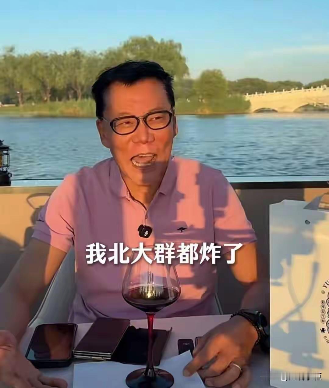 孙宇晨现在犹如过街老鼠，人人喊打呀。
现在李国庆也跑出来了，说北大群都炸了，大家