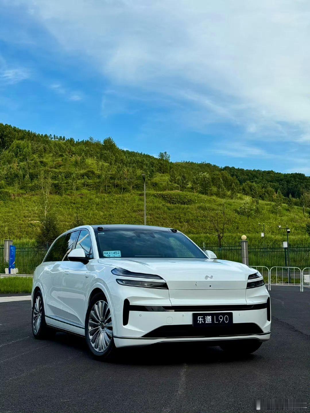 乐道L90我还挺看好的 可以看作为纯电的理想L9 大6座纯电SUV 看了好多视频