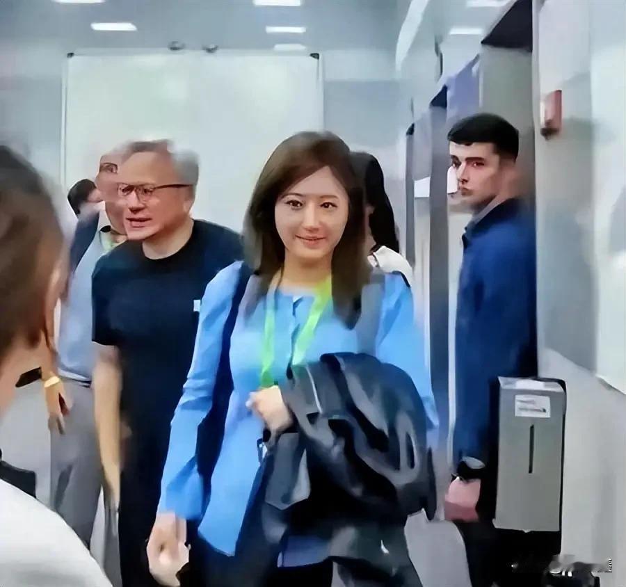 黄仁勋的女助理凭什么“上位”？很多人第一反应是看颜值，觉得这不过是“高级打杂”。