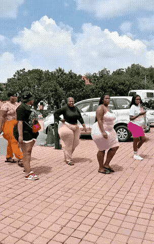 我看过屁股大，没有看过这样大的屁股，做高铁位置，简直坐不下