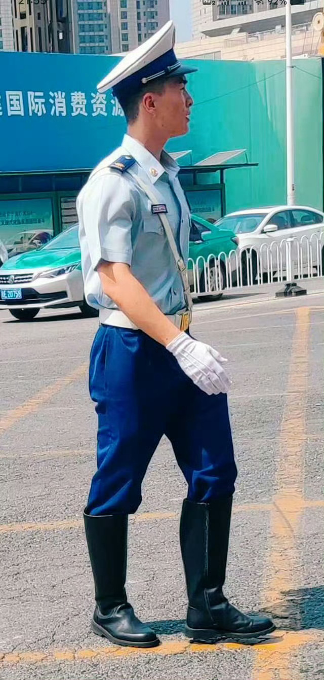 整体就不错，就是马靴太廉价了