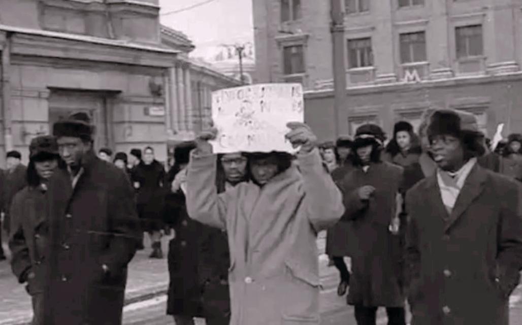 1963年，因为留学生埃德蒙·阿多醉酒冻毙荒野，导致在苏联的非洲留学生群情激愤。