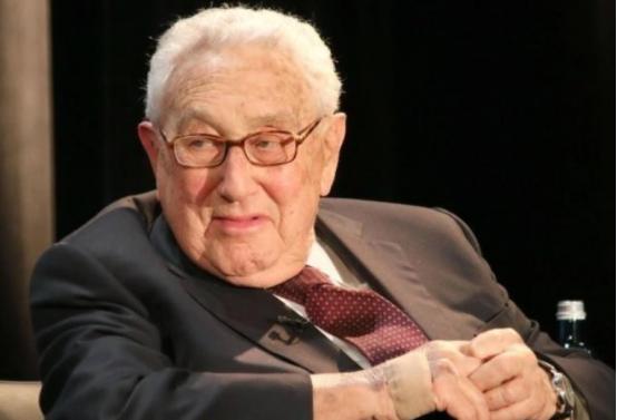 最近基辛格早年的预言又被翻了出来，老爷子当年就说，俄乌打下去，最先耗干的不是俄罗