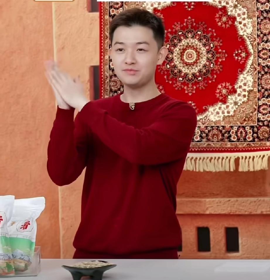 真没想到董董会有这样的举动！
今天被董董鞠的这一躬，和所说的那段话感动到了！ 