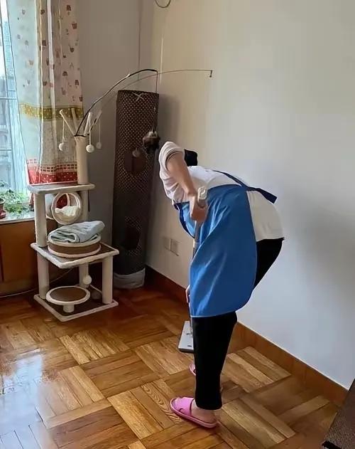 保姆受气、吃剩菜就是无人点破你，却人人都闻得到的规矩！😠
 
国家早有规定