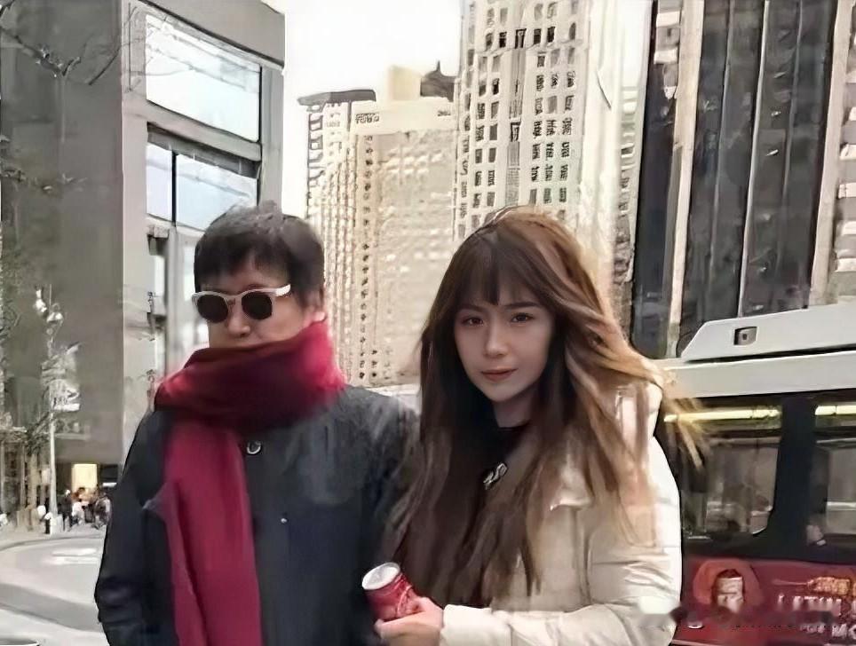 如果在可乐妹妹那里，风进了，雨进了，而老胡没进去，那也就有可能说通了为什么老胡可