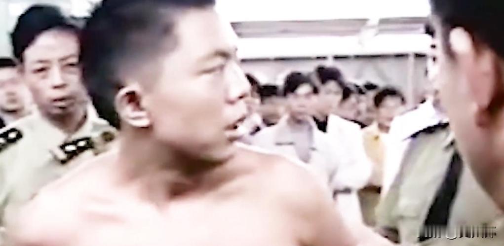 1999年8月31日，湖南新邵县坪上镇三长村被血色笼罩。村民的寻常黄昏，被一场蓄