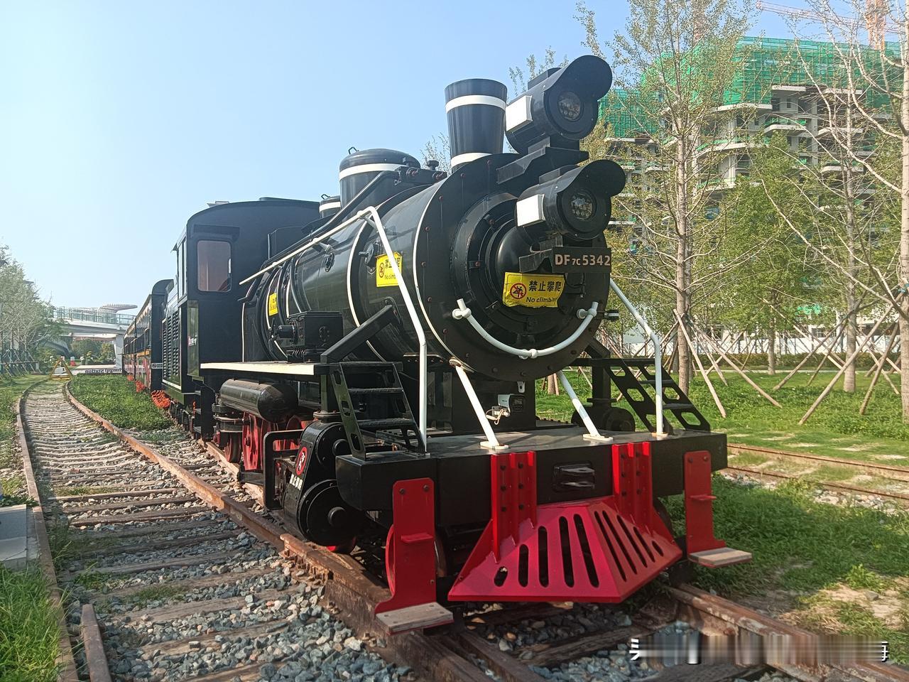 好久都没来红旗铁路公园了，下午4点半我搭乘地铁10号线从高陵泾渭办完事往回走途经