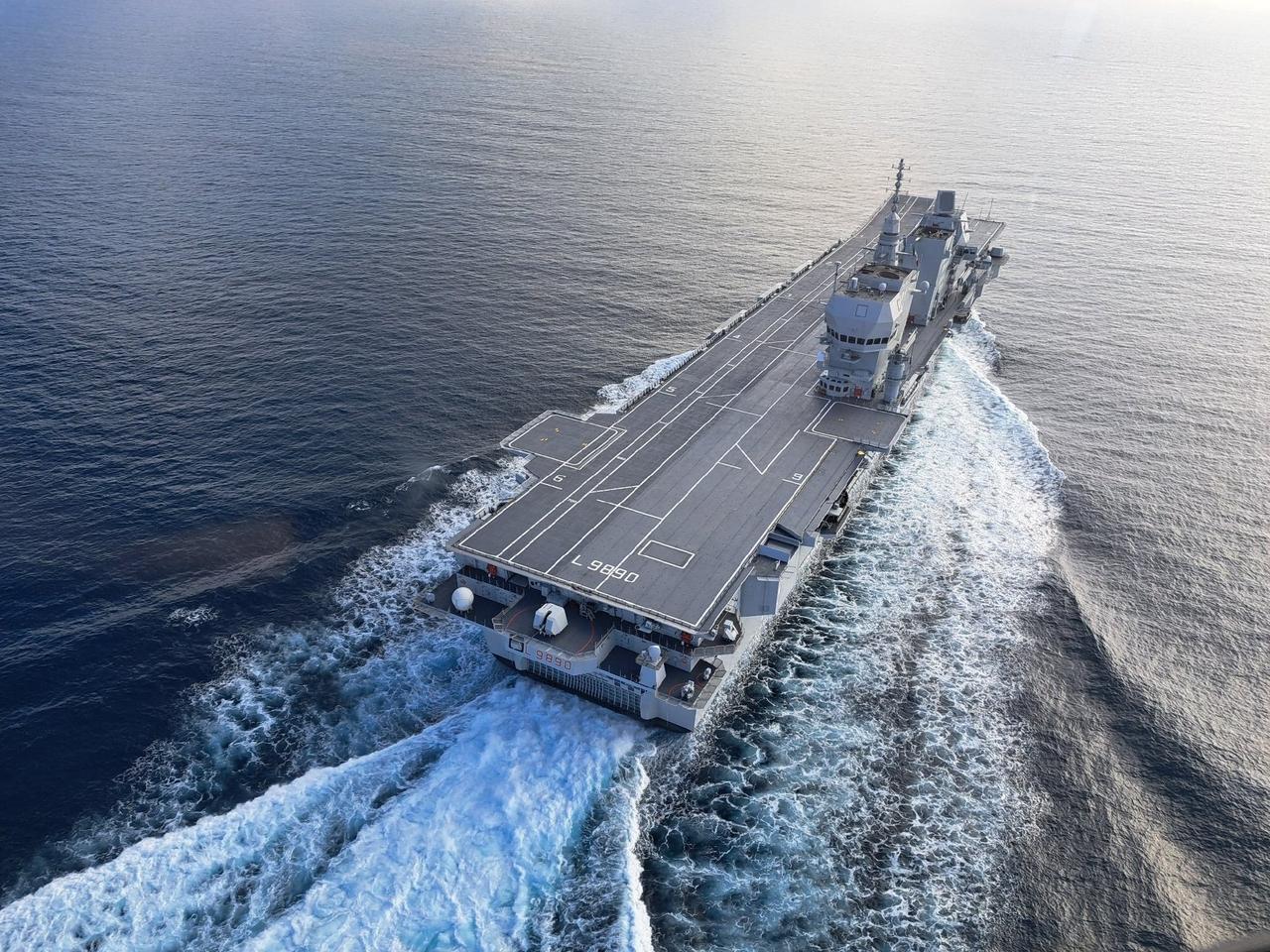 这军舰不会是独立团里二营长定的吧？

非得在这两栖小平顶屁股后头整门炮？还是意大