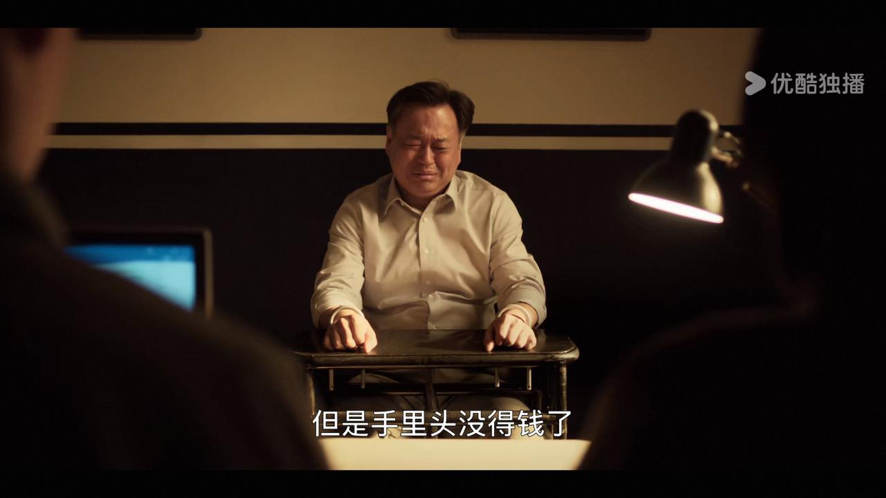 当年小冉老何都发现了那个房子，只是没有深究。原来钱大钧先是看到工具包，怪不得有一