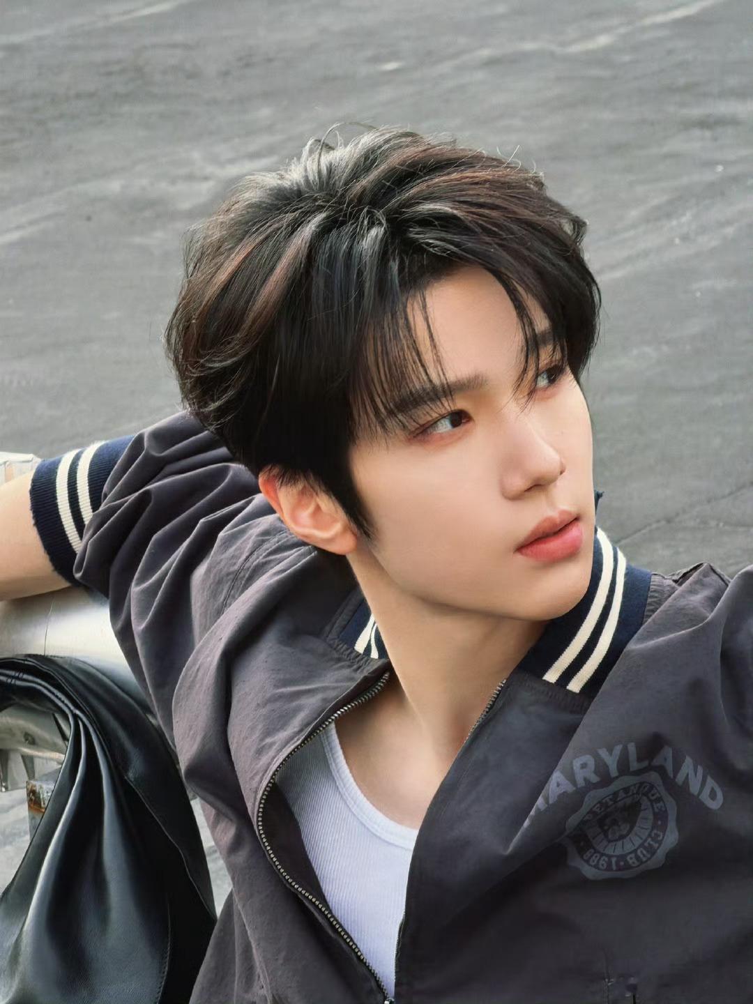 第一个把余承恩赶出房间的人我家那小子终于有人能治住余承恩了！小糖果一进门就占领儿