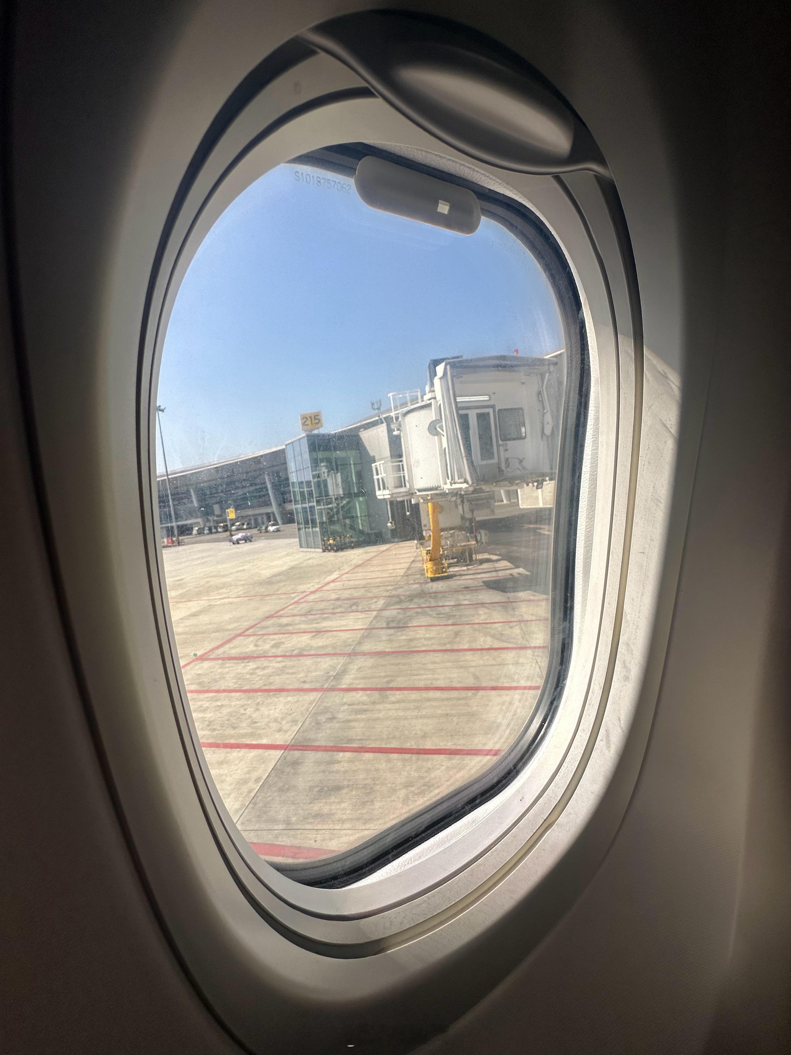 抵达成都 猜猜我去干啥[思考]（球队今儿是直飞杭州的哈）#小卢篮球世界##新疆男