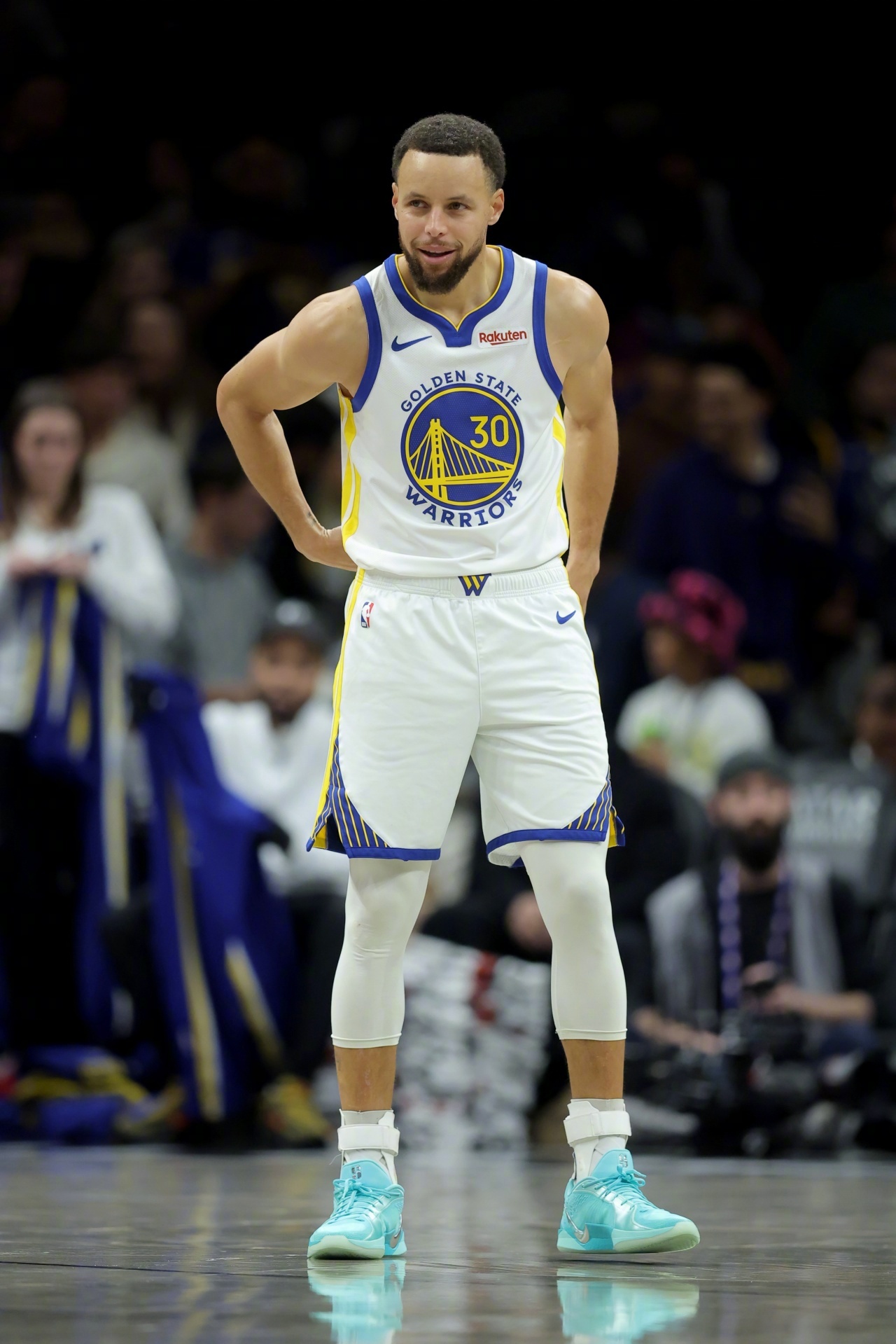 NBA常规赛，勇士123-114战胜爵士。本场比赛，勇士球星库里表现出色。第三节