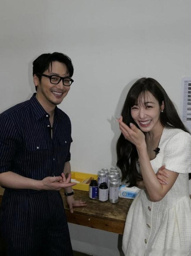 Tiffany居然是少时第一个结婚的演员卞耀汉与少时成员Tiffany黄美英已完