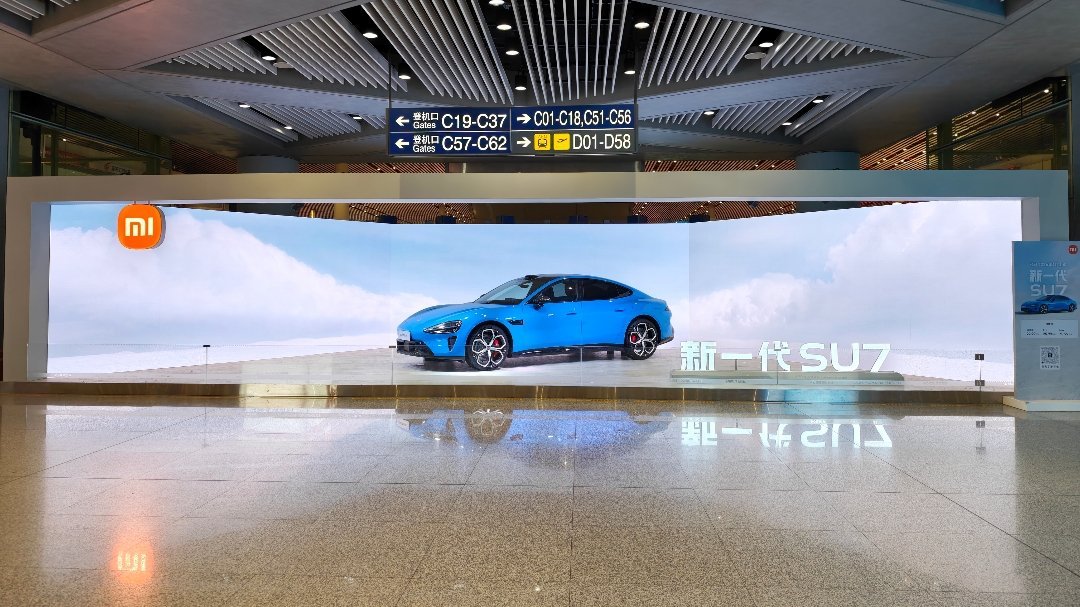 哇哦，新一代SU7 真够漂亮的！首都机场T3 过了安检就能看到！ 北京·首都机场