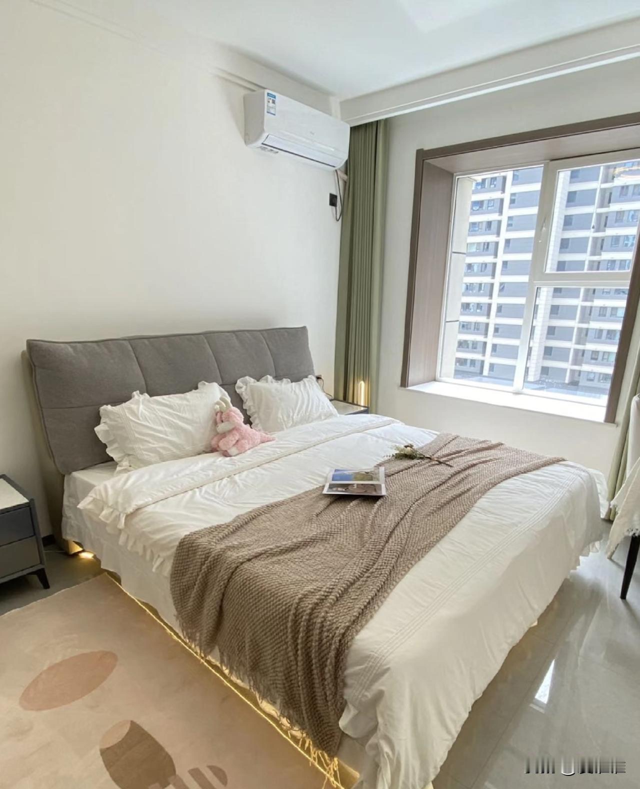 高三学生出租屋内自杀，房主竟然向悲痛中的学生父母索赔12万元房屋贬值费。房主长期