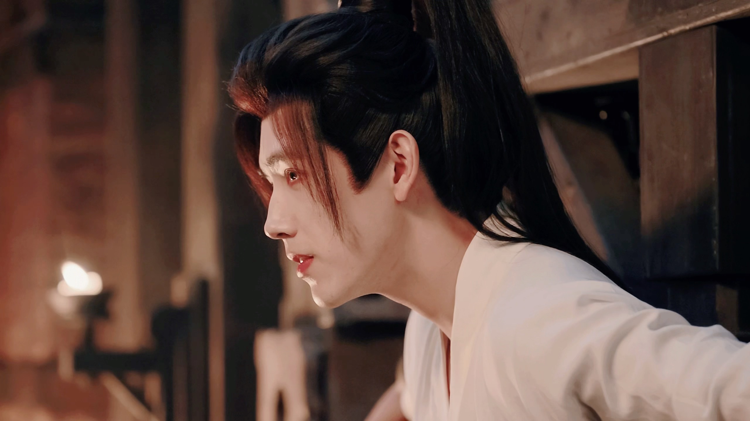 看到前面就觉得段胥面对贺思慕那一套滴水不漏行云流水的回答无懈可击得不正常，他好像