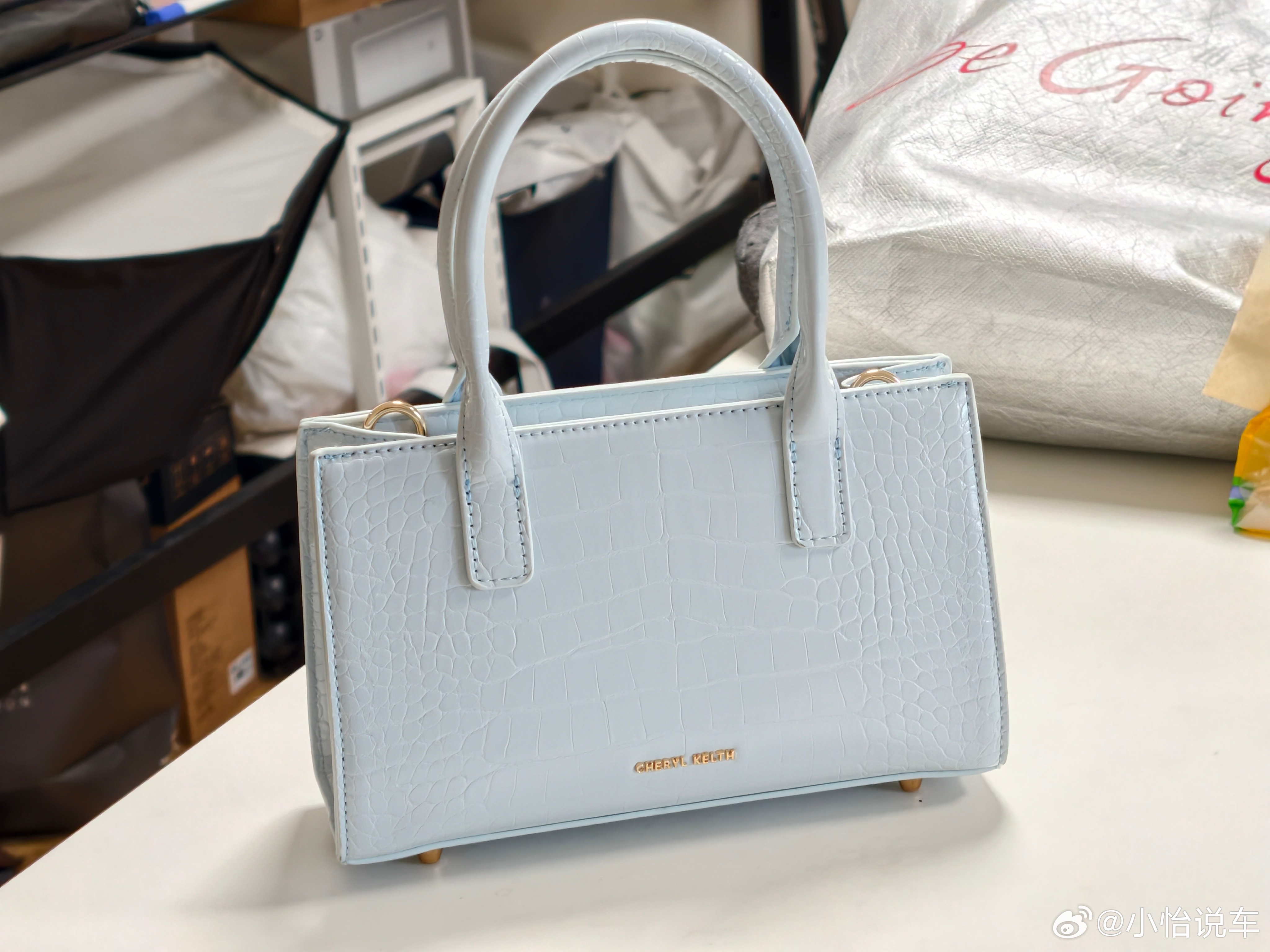 大家别贪小便宜，真的会吃大亏。同事看上一个包，原价400，刷商城看到只要200，