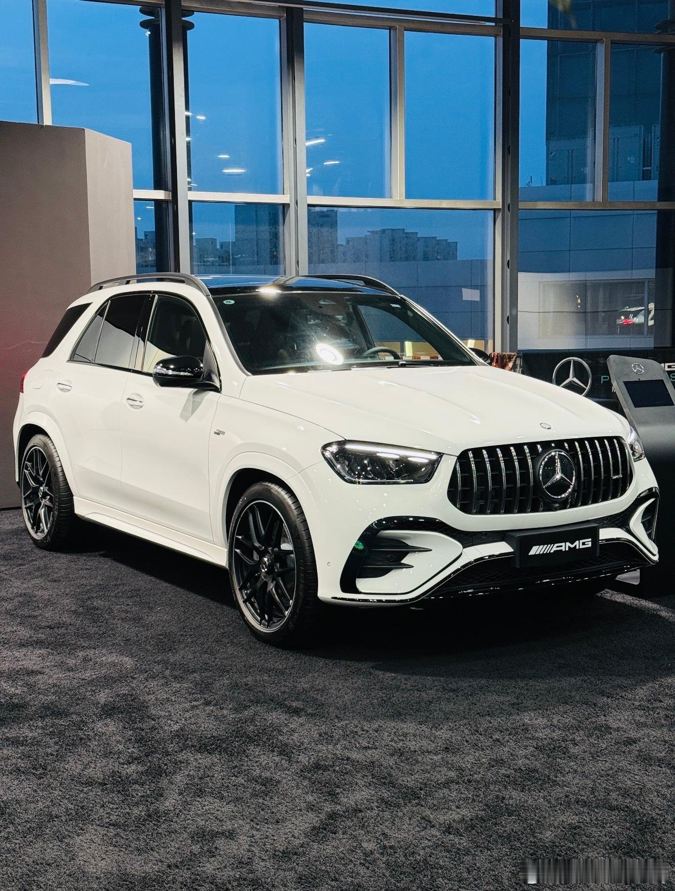 奔驰GLE53 AMG 白色 黑内 选配 22寸轮毂 夜色组件总价1049900