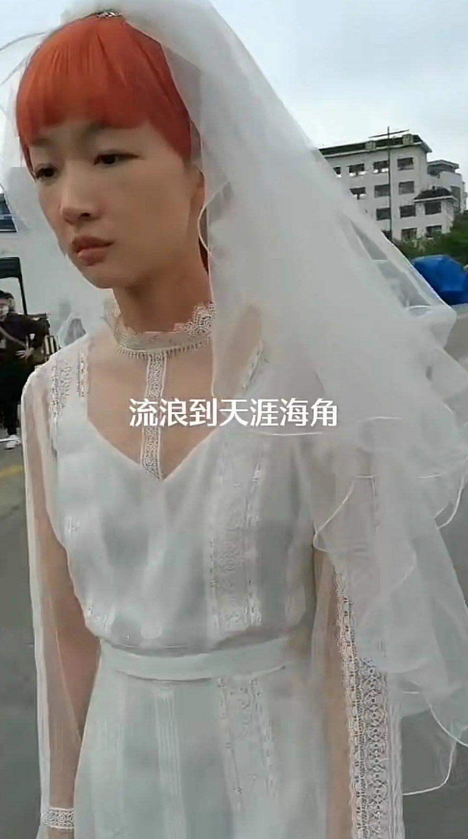 到底是谁说明星线下好看的啊，周冬雨就不是啊 ​​​