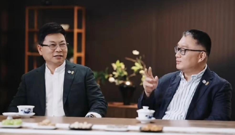 余承东不叫余大嘴了，改名“磨刀石”了。在成都车展期间，上汽贾总表示，上汽不称余承