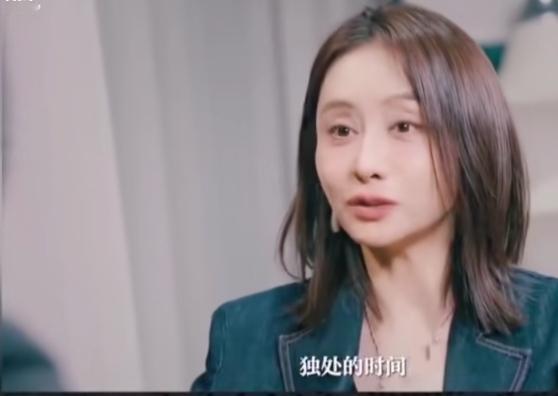 陈德容说，一个人单身，最好的是独处的时间。

确实，单身时间全是自己的。如果这个
