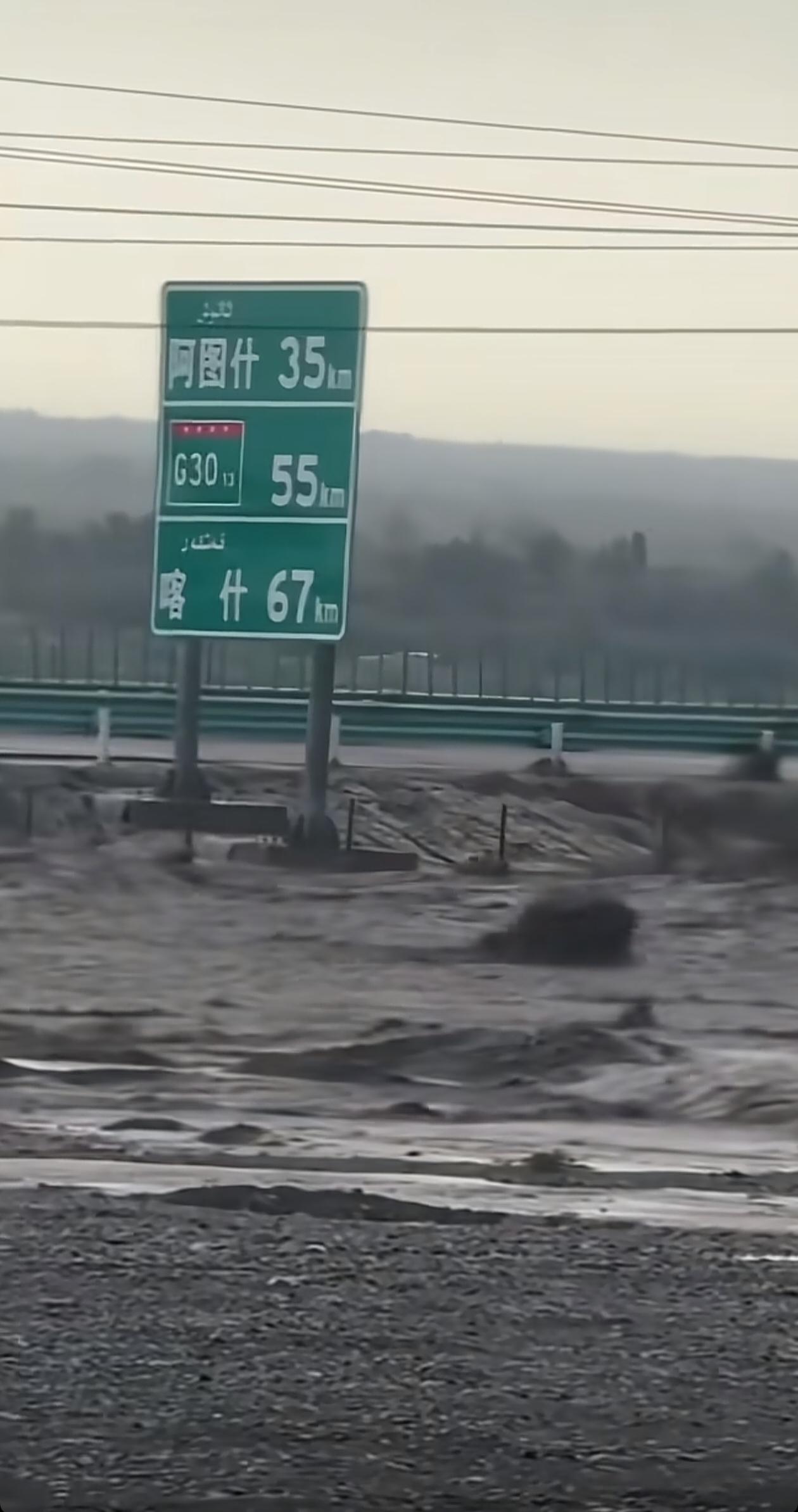 塔克拉玛干下暴雨，这到底是好事还是坏事？还真不好说。2026年6月中旬，这里罕见