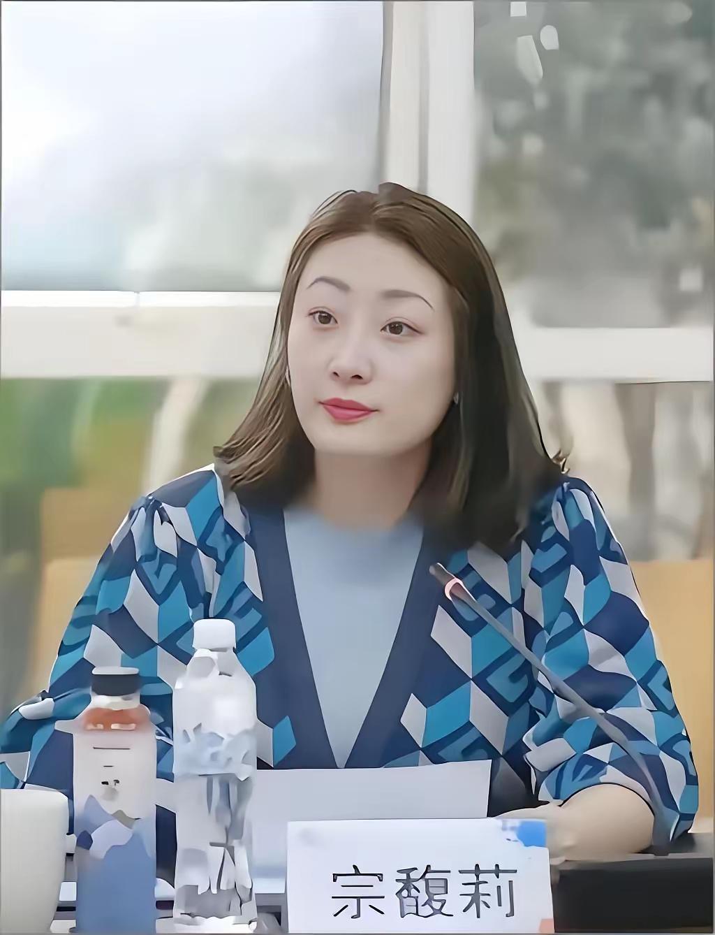 4月10日，宗馥莉突然冲上热搜。不是因为娃哈哈，而是因为她干了一件大事——自己当