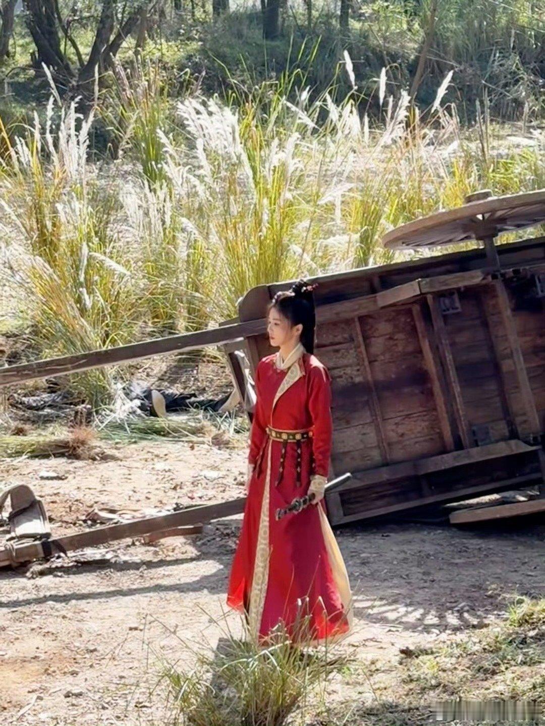 白鹿这一脚帅到我了 唐宫奇案李佩仪战力爆表！白鹿这一脚干脆利落、力道十足，飒爽狠