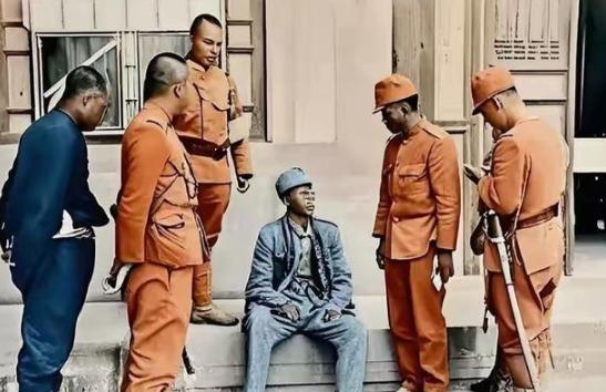 1944年，周迪道被捕，面对酷刑，他很快选择了投降，但没多久，他就给上级写了一封