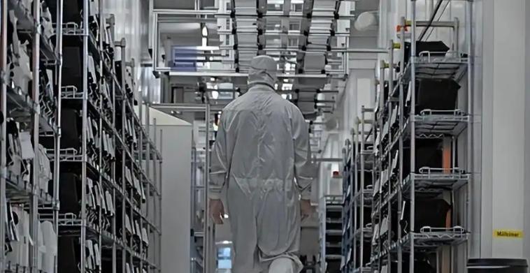 在中美科技掰手腕里，最不希望中国赢的是谁？不是白宫里的政客，也不是硅谷的工程师，